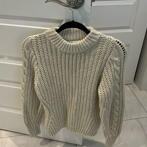 Zara cozy ivory sweater in great condition it’s a size small